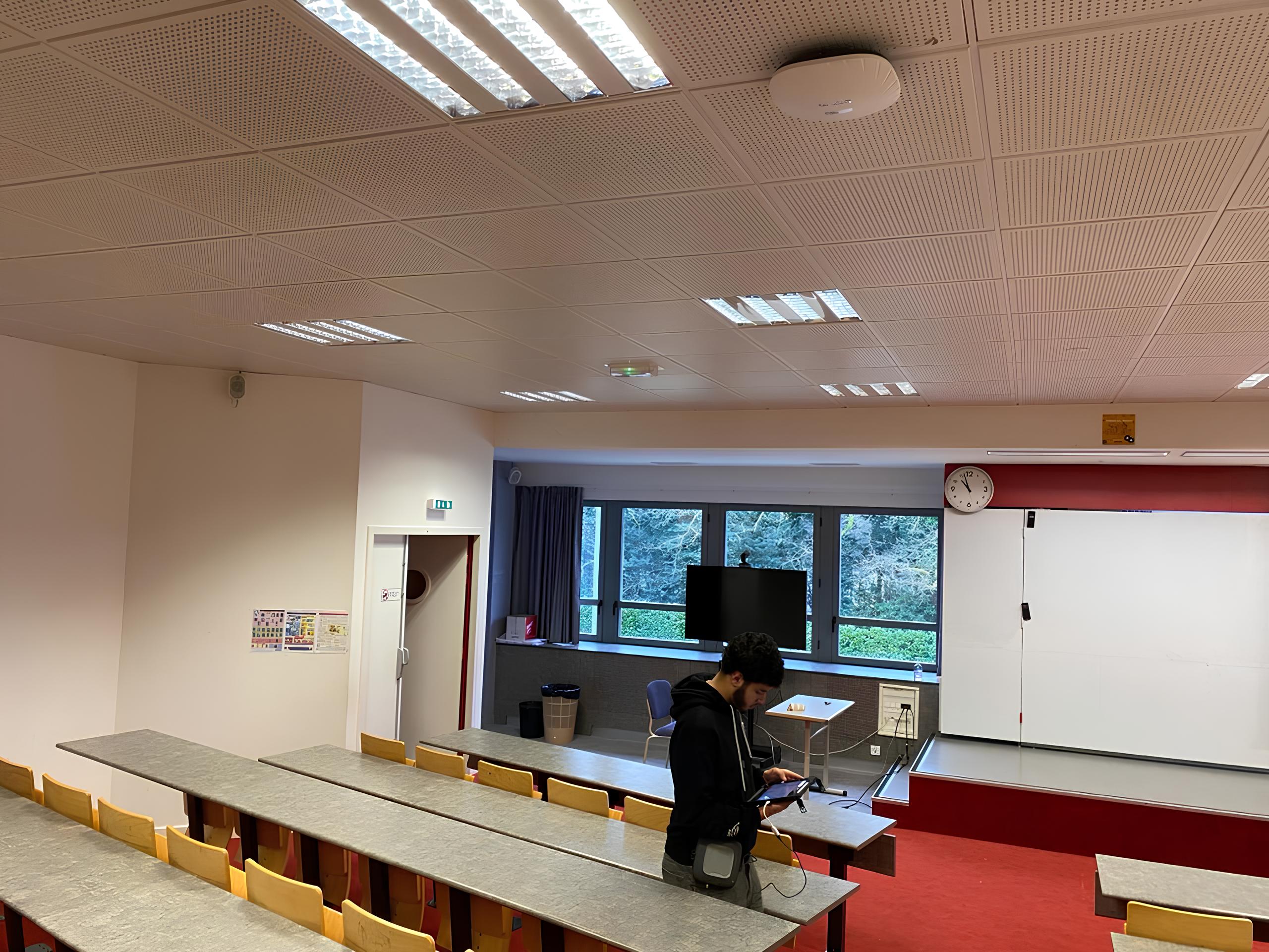 Déploiement WiFi et LAN en entreprise : les 5 erreurs à éviter pour un réseau performant Étude WiFi hybride - Décimale